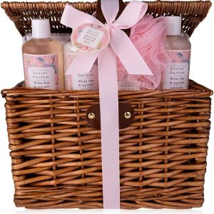 Spa presentset Secret Garden i en picknickkorg